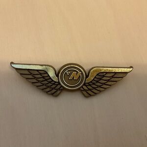 Northwest Airlines Gold Pilot Wings Lapel Pin Pinback Plastic